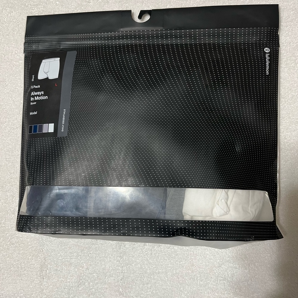 Lululemon Men’s Always In Motion, 5 Pack of Boxers in Various Colors, Size L.